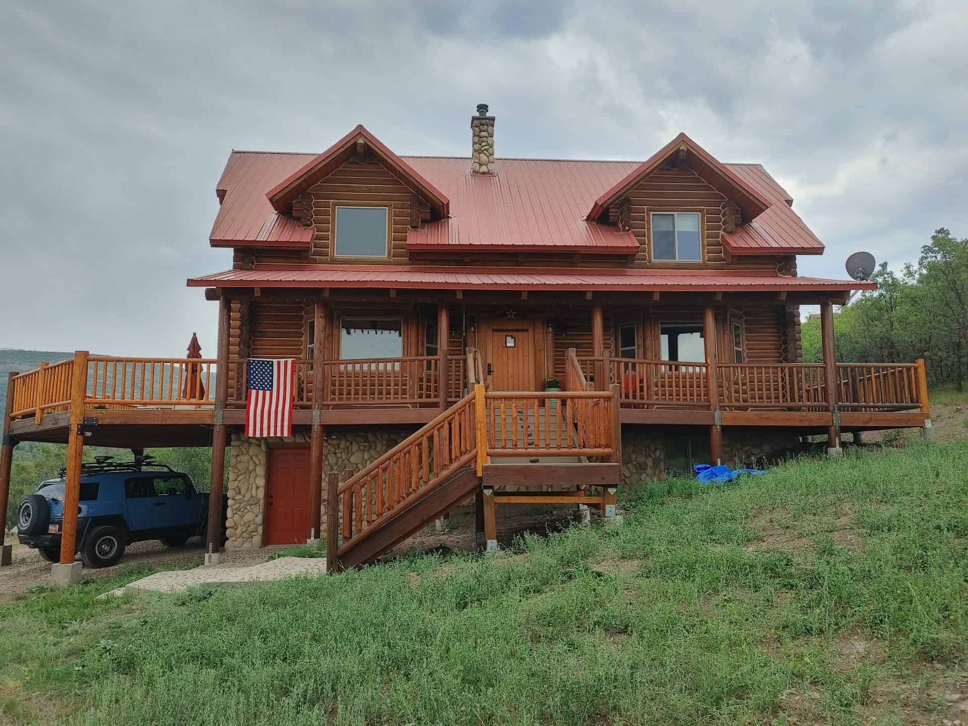 utah-cabin-with-new-large-deck-scaled