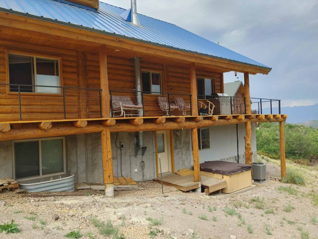 composite-deck-with-aluminum-railings